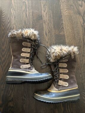 Sorel Faux Fur Trim Brown Winter Lace-Up Boots
